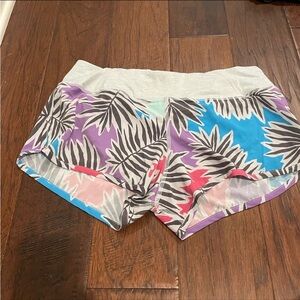 rabbit women’s shorts size medium 2.5”
